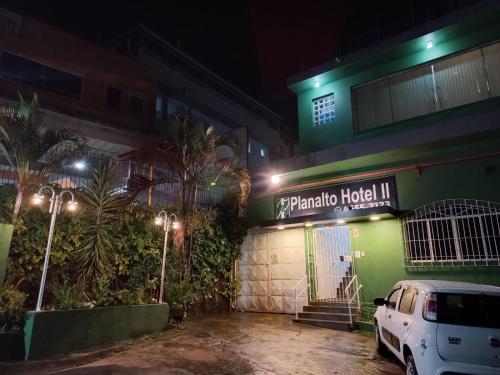 a car parked outside of a hotel at night at PLANALTO HOTEL II in Arujá