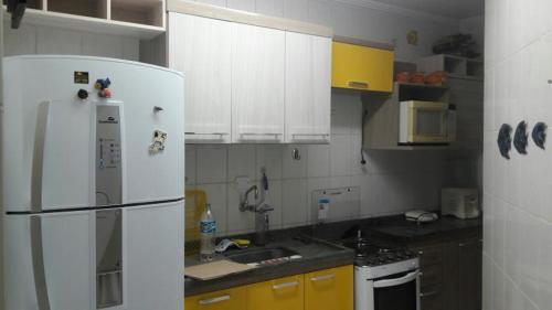 Kuchyň nebo kuchyňský kout v ubytování Prédio Frente a Praia