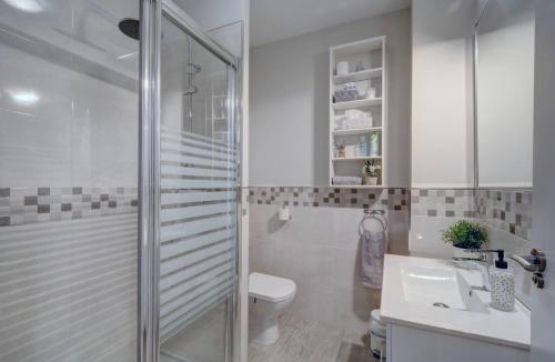 a bathroom with a shower and a toilet and a sink at 13 Avenida Andalucía in Ronda