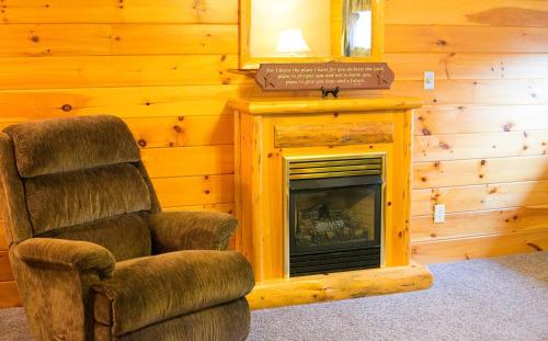 Χώρος καθιστικού στο Blessing Lodge by Amish Country Lodging