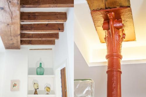 a room with a ceiling with wood beams at Can Boss - Turismo de Interior in Palma de Mallorca