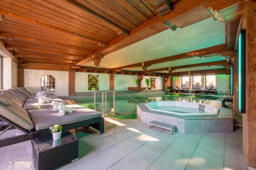 Gallery image of Golf & Alpin Wellness Resort Hotel Ludwig Royal in Oberstaufen