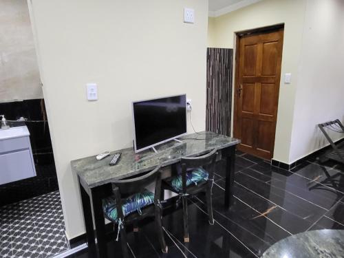 Μια τηλεόραση ή/και κέντρο ψυχαγωγίας στο Gem of Manor drive