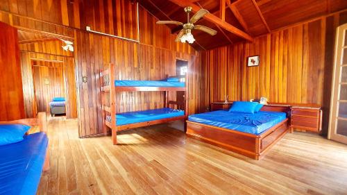 Ένα ή περισσότερα κρεβάτια σε δωμάτιο στο Muito espaço, Piscina, Churrasqueira, Wi-Fi, SmartTV