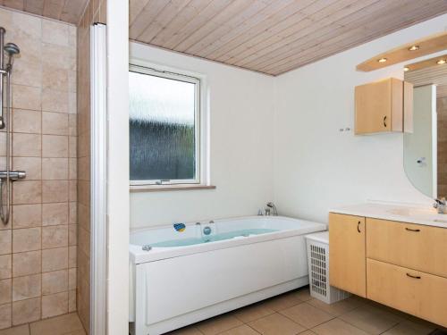 エーベルトフトにあるThree-Bedroom Holiday home in Ebeltoft 14のギャラリーの写真