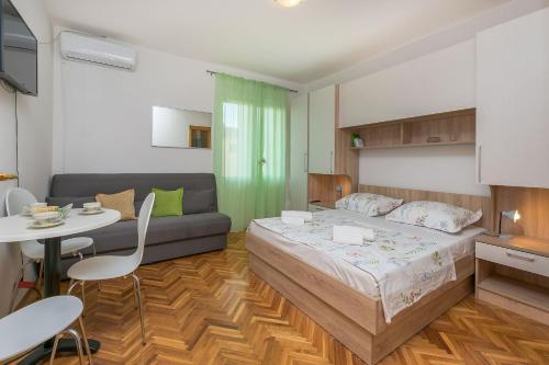 Apartments and Room Nevenka