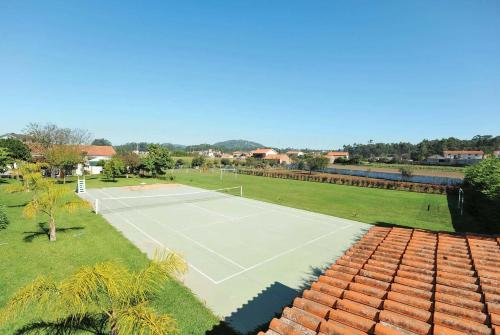 Tennis and/or squash facilities at Villa Isabella Esposende Costa Verde or nearby