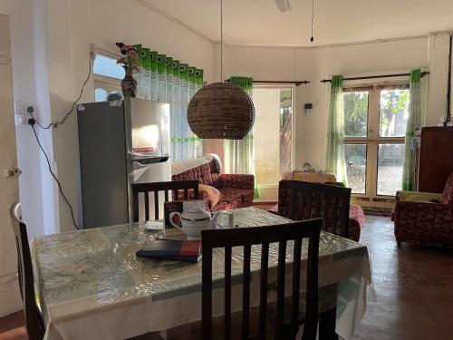 Ruang duduk di Green Villa Beach And Juice Bar