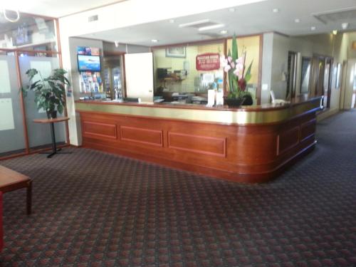 a bar in a fast food restaurant at Grand Tasman Hotel in Port Lincoln