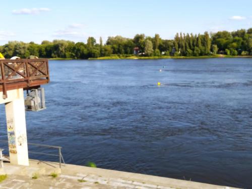 vista su un grande lago da un molo di Apartament Toruń Dreams a Toruń