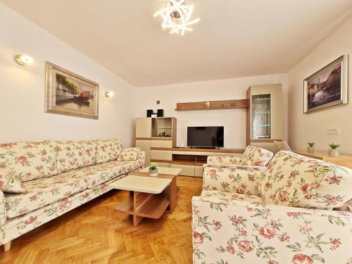 Split City Apartment Rosemary