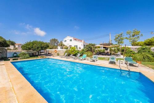 Piscine de l'établissement Llucasaldent Menor ou située à proximité