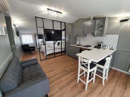 a kitchen and living room with a table and a couch at Residence Eleonora in Sottomarina