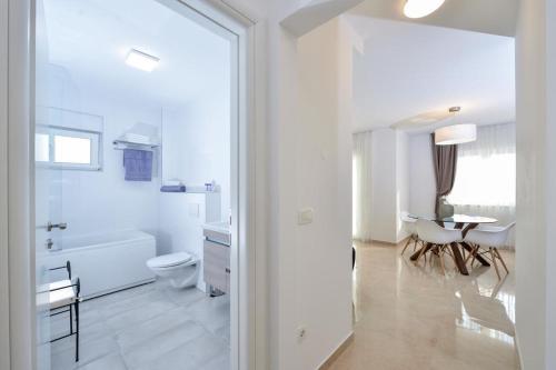 Posedenie v ubytovaní Luxury Apartment Arta-2 with heated pool and jacuzzi