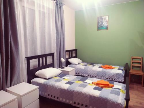 Un pat sau paturi într-o cameră la Krona Hotel