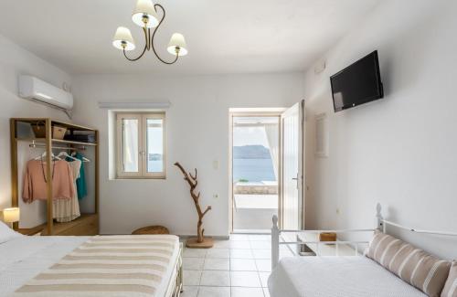 Posteľ alebo postele v izbe v ubytovaní Anemi Suites