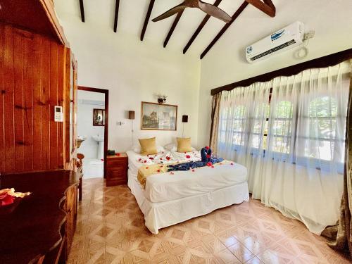 a bedroom with two beds and a window at Villa Chez Batista in Takamaka
