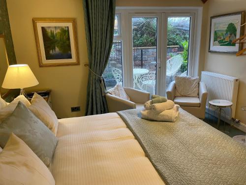 Un pat sau paturi într-o cameră la Castlecroft Bed and Breakfast