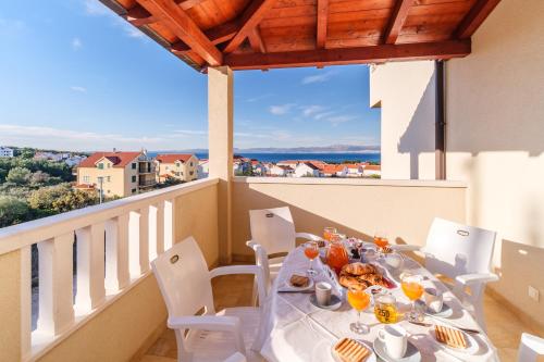 Maistas apartamentuose arba netoliese