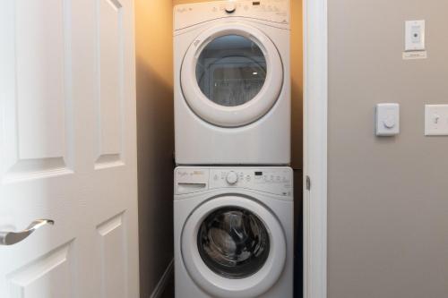a washing machine and a washer in a room at The Killick Inn & Suites in Arnold's Cove
