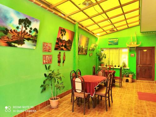 ห้องอาหารหรือที่รับประทานอาหารของ Hostal Algas Del Titicaca