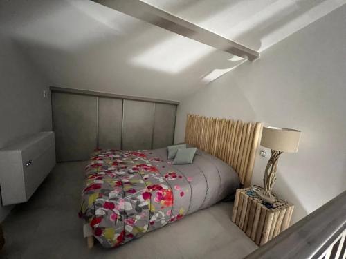 Giường trong phòng chung tại Les terrasses de sylvabelle Apt 543