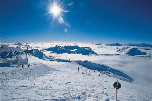 a ski lift on top of a snow covered mountain at Appartement NaMoll in Ausserfragant