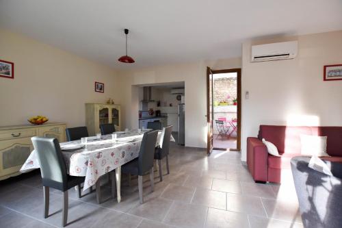 Zona d'estar a Coulège - Clim - Cour