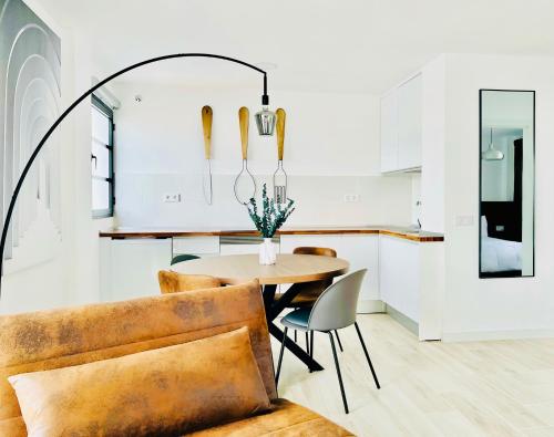 a kitchen and dining room with a table and chairs at Canaryislandshost l Balcón del Mar in Puerto del Carmen