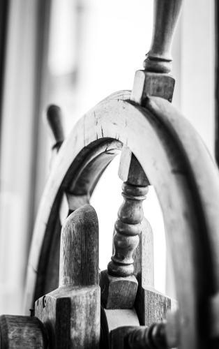 a black and white photo of a wooden object at Hôtel La Caravelle in Ciboure