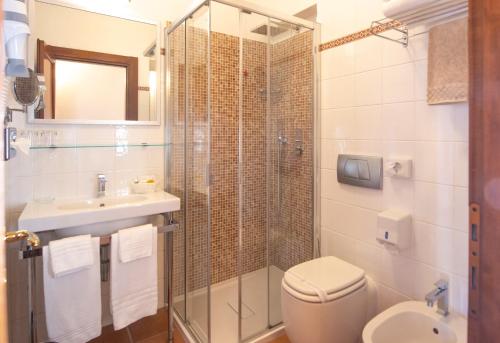 Un baño de Hotel Al Terra Di Mare