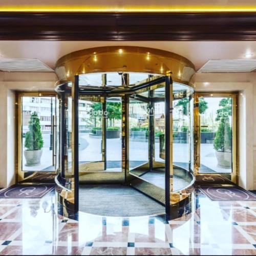 Postel nebo postele na pokoji v ubytování Роскошная 3к квартира 125м2 на набережной . Дрим таун