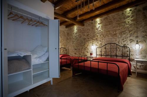 En eller flere senge i et værelse på Rosso Corallo