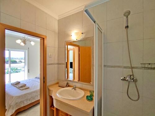 Um banheiro em Falesia Beach Apartment by Be Cherish