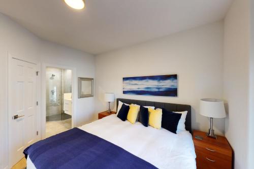 a bedroom with a bed with yellow and blue pillows at Springs of Arrowhead in Edwards