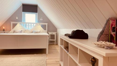 Ένα ή περισσότερα κρεβάτια σε δωμάτιο στο AR Apartments II I 5 Pers I Prime I Küche I WLAN I am Thüringer Meer