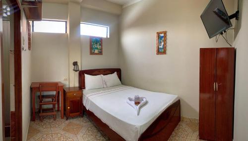 Una televisión o centro de entretenimiento en Hostal Ventura Isabel