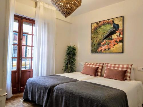 Кровать или кровати в номере Misterhost Santa Cruz II -Jardines de Murillo