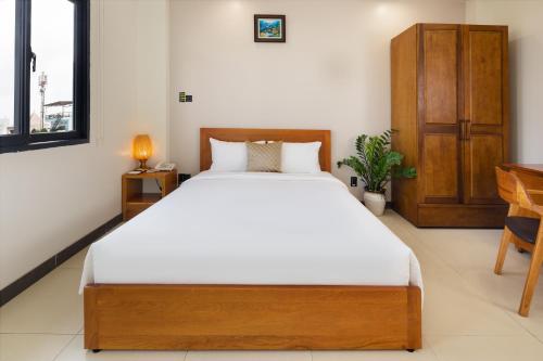 Postel nebo postele na pokoji v ubytování LARA HOTEL LONG XUYÊN