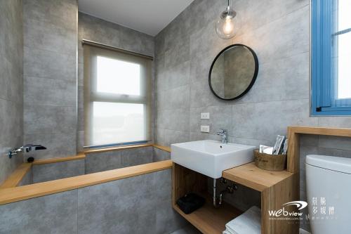 Ein Badezimmer in der Unterkunft Blue White