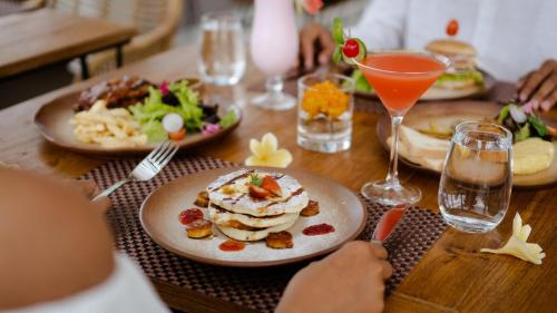 ホテルの敷地内または近くでの食事または食べ物