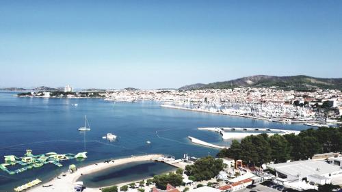 Imagen de la galería de Häuschen am Meer, en Vodice