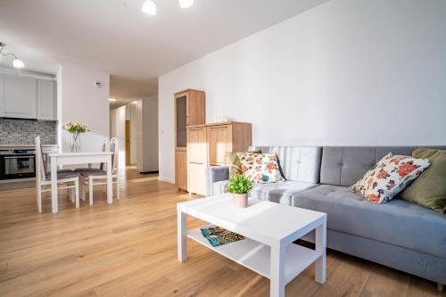Kuchyň nebo kuchyňský kout v ubytování WrocApartments StarCenter - Parking Free