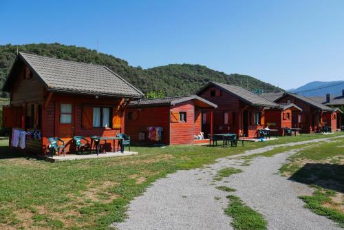 a row of wooden cabins on a mountain at Camping Gran Sol in Montferrer