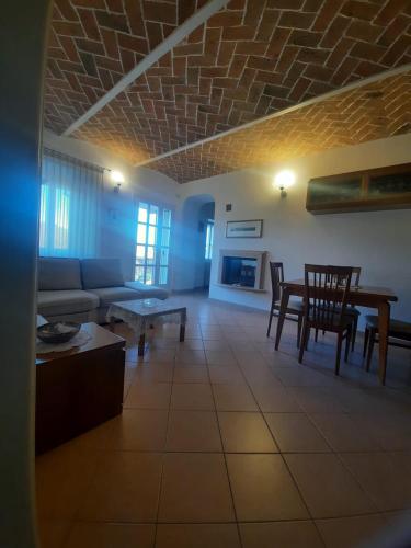 a living room with a couch and a table and chairs at PIGGIOLO in Rocca Malatina