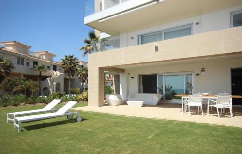 Nice Apartment In Estepona With 3 Bedrooms, Wifi And Heated Swimming Pool