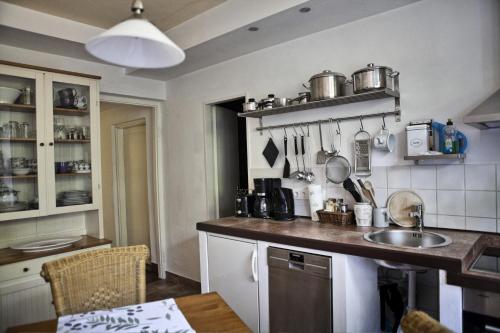 Dapur atau dapur kecil di Villa Doris