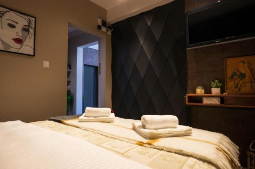 En eller flere senge i et værelse på APARTAMENT POD ŚLIWKAMI