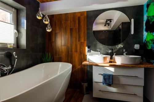 Et badeværelse på APARTAMENT POD ŚLIWKAMI