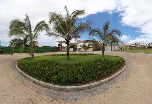 Ein Garten an der Unterkunft Baixio - Praia e pé na areia! Ponta de Inhambupe